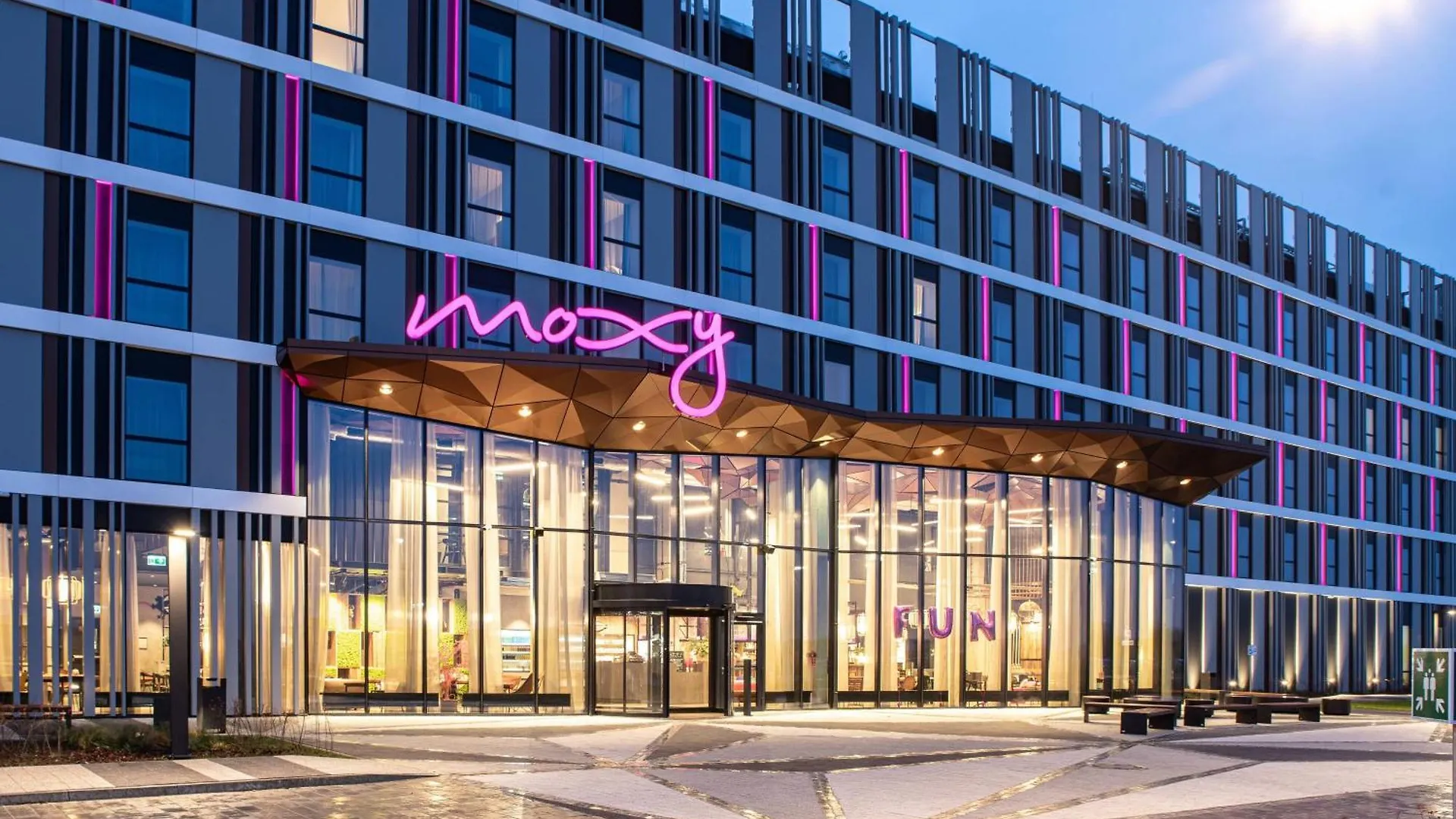 מלון Moxy Poznan Airport